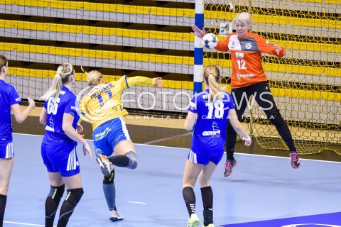  10.11.2017 GDYNIA<br />EHF LIGA MISTRZYN W PILCE RECZNEJ KOBIET SEZON 2017/2018<br />EFH WOMENS HANDBALL CHAMPIONS LEAGUE SEASON 2017/2018<br />MECZ VISTAL GDYNIA - NYKOBING FALSTER<br />N/Z SARAH IVERSEN MALGORZATA GAPSKA<br /> 