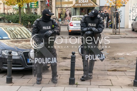  11.11.2017 WARSZAWA<br />MANIFESTACJA ZA WOLNOSC WASZA I NASZA DEMONSTRACJA ANTYFASZYSTOWSKA<br />N/Z POLICJA Z TARCZAMI<br /> 