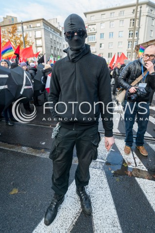  11.11.2017 WARSZAWA<br />MANIFESTACJA ZA WOLNOSC WASZA I NASZA DEMONSTRACJA ANTYFASZYSTOWSKA<br />N/Z UCZESTNIK W KOMINIARCE<br /> 