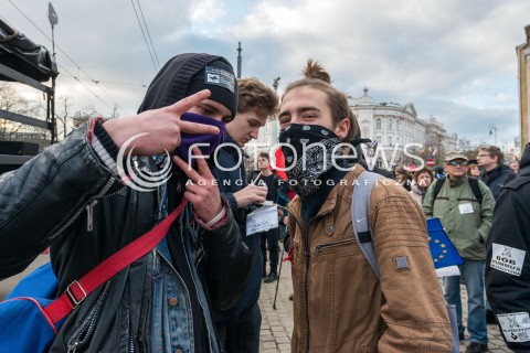  11.11.2017 WARSZAWA<br />MANIFESTACJA ZA WOLNOSC WASZA I NASZA DEMONSTRACJA ANTYFASZYSTOWSKA<br />N/Z UCZESTNICY WYDARZENIA<br /> 