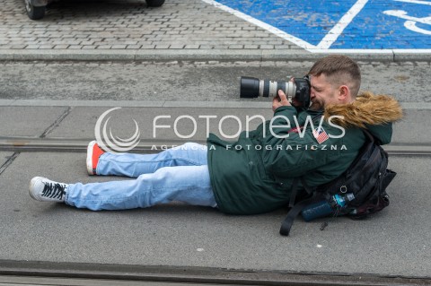  11.11.2017 WARSZAWA<br />MANIFESTACJA ZA WOLNOSC WASZA I NASZA DEMONSTRACJA ANTYFASZYSTOWSKA<br />N/Z FOTOREPORTER PODCZAS PRACY<br /> 