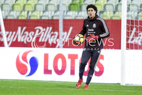  12.11.2017 GDANSK<br />PILKA NOZNA - MECZ TOWARZYSKI<br />TRENING PRZED MECZEM<br />POLSKA - MEKSYK<br />N/Z GUILLERMO OCHOA<br /> 