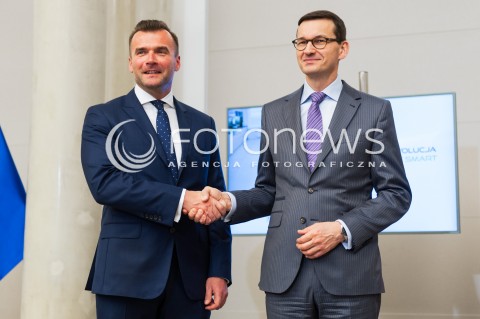  13.11.2017 WARSZAWA<br />KONFERENCJA POLSKA REWOLUCJA W SEGMECIE SMART<br />N/Z MINISTER ROZWOJU I FINANSOW MATEUSZ MORAWIECKI PREZES ZIPSEE CYFROWA POLSKA MICHAL KANOWNIK<br /> 