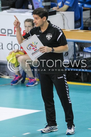  15.11.2017 RZESZOW <br />SIATKOWKA LIGA SIATKOWKI KOBIET LSK 2017/2018 WOMEN VOLLEYBALL POLAND POLISH LEAGUE <br />MECZ DEVELOPRES SKYRES RZESZOW - GROT BUDOWLANI LODZ <br />N/Z LORENZO MICELLI - I TRENER ( HEAD COACH ) SYLWETKA <br /> 