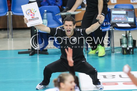  15.11.2017 RZESZOW <br />SIATKOWKA LIGA SIATKOWKI KOBIET LSK 2017/2018 WOMEN VOLLEYBALL POLAND POLISH LEAGUE <br />MECZ DEVELOPRES SKYRES RZESZOW - GROT BUDOWLANI LODZ <br />N/Z LORENZO MICELLI - I TRENER ( HEAD COACH ) SYLWETKA RADOSC EMOCJE <br /> 