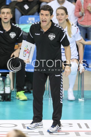  15.11.2017 RZESZOW <br />SIATKOWKA LIGA SIATKOWKI KOBIET LSK 2017/2018 WOMEN VOLLEYBALL POLAND POLISH LEAGUE <br />MECZ DEVELOPRES SKYRES RZESZOW - GROT BUDOWLANI LODZ <br />N/Z LORENZO MICELLI - I TRENER ( HEAD COACH ) SYLWETKA <br /> 