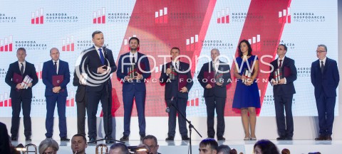  16.11.2017 JASIONKA CENTRUM WYSTAWIENNICZO - KONGRESOWE<br />KONGRES590 <br />WRECZENIE NAGROD PREZYDENTA RP<br />N/Z PREZYDENT RP ANDRZEJ DUDA LAUREACI ZWYCIEZCY ZDJECIE GRUPOWE GROUP PHOTO FAMILY PHOTO<br /> 