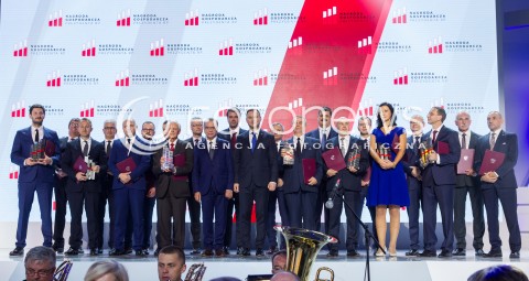  16.11.2017 JASIONKA CENTRUM WYSTAWIENNICZO - KONGRESOWE<br />KONGRES590 <br />WRECZENIE NAGROD PREZYDENTA RP<br />N/Z PREZYDENT RP ANDRZEJ DUDA LAUREACI ZWYCIEZCY ZDJECIE GRUPOWE GROUP PHOTO FAMILY PHOTO<br /> 