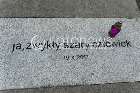  16.11.2017 WARSZAWA <br />MIEJCE PODPALENIA SIE PIOTRA SZCZESNEGO<br />N/Z MIEJSCE PODPALENIA SIE PIOTRA SZCZESNEGO PRZED PKIN PIOTR SZCZESNY<br /> 