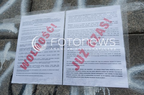  16.11.2017 WARSZAWA <br />MIEJCE PODPALENIA SIE PIOTRA SZCZESNEGO<br />N/Z MIEJSCE PODPALENIA SIE PIOTRA SZCZESNEGO PRZED PKIN PIOTR SZCZESNY<br /> 