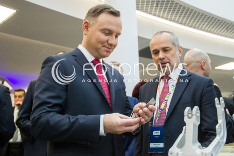  17.11.2017 JASIONKA CENTRUM WYSTAWIENNICZO - KONGRESOWE<br />KONGRES590 <br />ZWIEDZANIE PRZEZ PREZYDENTA RP STOISK LAUREATOW POPRZEDNIEJ EDYCJI NAGRODY PREZYDENTA <br />N/Z PREZYDENT RP ANDRZEJ DUDA MAREK BUJNY FIRMA ULTRATECH<br /> 