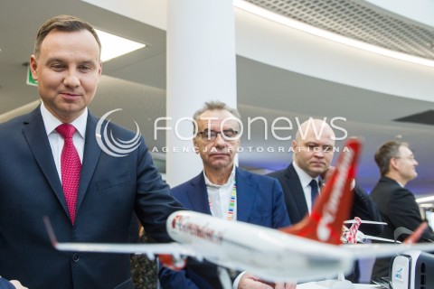  17.11.2017 JASIONKA CENTRUM WYSTAWIENNICZO - KONGRESOWE<br />KONGRES590 <br />ZWIEDZANIE PRZEZ PREZYDENTA RP STOISK LAUREATOW POPRZEDNIEJ EDYCJI NAGRODY PREZYDENTA <br />N/Z PREZYDENT RP ANDRZEJ DUDA KRZYSZTOF OPOLSKI STOISKO FIRMA LINETECH SAMOLOT<br /> 