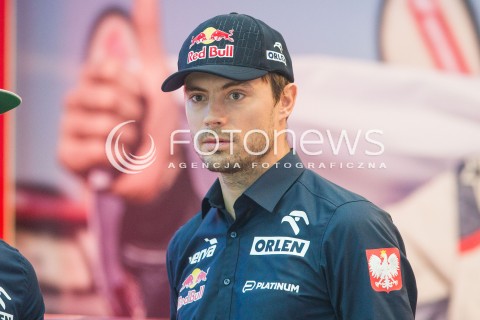  17.11.2017 JASIONKA CENTRUM WYSTAWIENNICZO - KONGRESOWE<br />KONGRES590 <br />ZWIEDZANIE PRZEZ PREZYDENTA RP STOISK LAUREATOW POPRZEDNIEJ EDYCJI NAGRODY PREZYDENTA <br />N/Z JAKUB KUBA PRZYGONSKI<br /> 