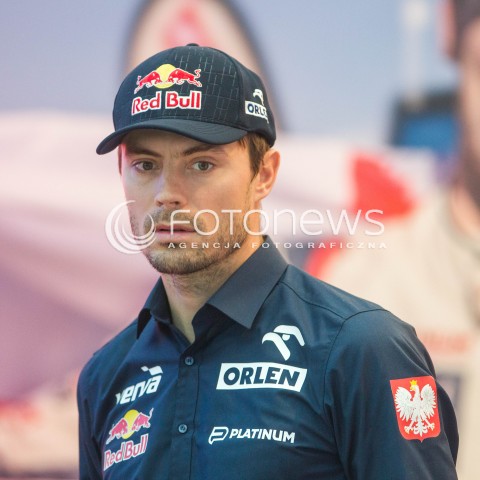  17.11.2017 JASIONKA CENTRUM WYSTAWIENNICZO - KONGRESOWE<br />KONGRES590 <br />ZWIEDZANIE PRZEZ PREZYDENTA RP STOISK LAUREATOW POPRZEDNIEJ EDYCJI NAGRODY PREZYDENTA <br />N/Z JAKUB KUBA PRZYGONSKI<br /> 