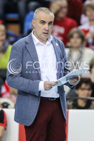  18.11.2017 RZESZOW <br />SIATKOWKA PLUS LIGA 2017/2018 MEN VOLLEYBALL POLAND POLISH PLUSLIGA LEAGUE SEASON 2017/2018 <br />MECZ ASSECO RESOVIA RZESZOW - CERRAD CZARNI RADOM <br />N/Z ROBERTO SERNIOTTI - I TRENER ( HEAD COACH ) SYLWETKA <br /> 