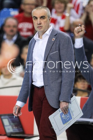  18.11.2017 RZESZOW <br />SIATKOWKA PLUS LIGA 2017/2018 MEN VOLLEYBALL POLAND POLISH PLUSLIGA LEAGUE SEASON 2017/2018 <br />MECZ ASSECO RESOVIA RZESZOW - CERRAD CZARNI RADOM <br />N/Z ROBERTO SERNIOTTI - I TRENER ( HEAD COACH ) SYLWETKA <br /> 