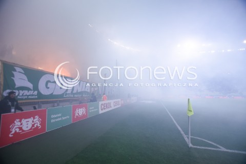  18.11.2017 GDANSK <br />PILKA NOZNA - EKSTRAKLASA SEZON 2017/2018<br />MECZ LECHIA GDANSK - WISLA PLOCK<br />N/Z KIBICE ODPALILI RACE NA STADIONIE<br /> 