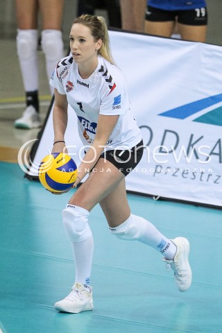  19.11.2017 RZESZOW <br />SIATKOWKA LIGA SIATKOWKI KOBIET LSK 2017/2018 WOMEN VOLLEYBALL POLAND POLISH LEAGUE <br />MECZ DEVELOPRES SKYRES RZESZOW - IMPEL WROCLAW <br />N/Z HELENE ROUSSEAUX SYLWETKA <br /> 