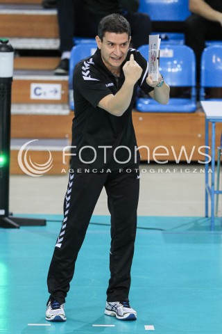  19.11.2017 RZESZOW <br />SIATKOWKA LIGA SIATKOWKI KOBIET LSK 2017/2018 WOMEN VOLLEYBALL POLAND POLISH LEAGUE <br />MECZ DEVELOPRES SKYRES RZESZOW - IMPEL WROCLAW <br />N/Z LORENZO MICELLI - I TRENER ( HEAD COACH ) SYLWETKA <br /> 