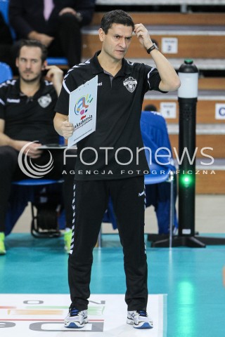  19.11.2017 RZESZOW <br />SIATKOWKA LIGA SIATKOWKI KOBIET LSK 2017/2018 WOMEN VOLLEYBALL POLAND POLISH LEAGUE <br />MECZ DEVELOPRES SKYRES RZESZOW - IMPEL WROCLAW <br />N/Z LORENZO MICELLI - I TRENER ( HEAD COACH ) SYLWETKA <br /> 