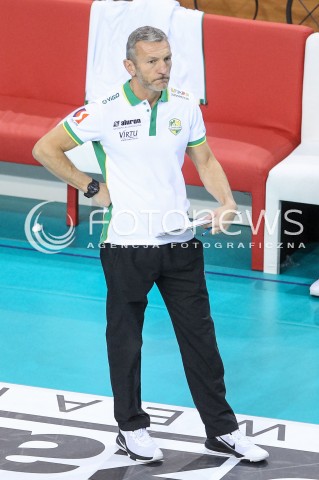  22.11.2017 RZESZOW <br />SIATKOWKA PLUS LIGA 2017/2018 MEN VOLLEYBALL POLAND POLISH PLUSLIGA LEAGUE SEASON 2017/2018 <br />MECZ ASSECO RESOVIA RZESZOW - ALURON VIRTU WARTA ZAWIERCIE <br />N/Z EMANUELE ZANINI - I TRENER ( HEAD COACH ) SYLWETKA <br /> 