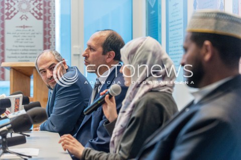  27.11.2017 WARSZAWA<br />
KONFERENCJA W CENTRUM KULTURY MUZULMASKIEJ DOTYCZACA DEWASTACJI OSRODKA<br />
N/Z ANNA LUKJANOWICZ YUSUF CHADID  NAJIB AL-SABAHI ABDUL JABBAR KOUBAISY DYREKTOR OSRODKA KULTIRY MUZULMANSKIEJ<br />
 