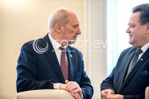  28.11.2017 WARSZAWA<br />POSIEDZENIE RADY MINISTROW<br />N/Z ANTONI MACIEREWICZ JAROSLAW ZIELINSKI<br /> 