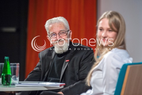  01.12.2017 WARSZAWA<br />SPOTKANIE Z KSIEDZEM ADAMEM BONIECKIM W MUZEUM POLIN PT. WOLNOSCI ODDAC NIE UMIEM <br />N/Z ADAM BONIECKI<br /> 