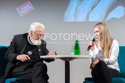  01.12.2017 WARSZAWA<br />SPOTKANIE Z KSIEDZEM ADAMEM BONIECKIM W MUZEUM POLIN PT. WOLNOSCI ODDAC NIE UMIEM <br />N/Z ADAM BONIECKI ANNA GOC<br /> 