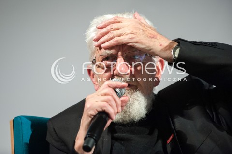 01.12.2017 WARSZAWA<br />SPOTKANIE Z KSIEDZEM ADAMEM BONIECKIM W MUZEUM POLIN PT. WOLNOSCI ODDAC NIE UMIEM <br />N/Z ADAM BONIECKI<br /> 