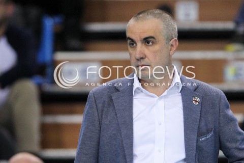  01.12.2017 RZESZOW<br />SIATKOWKA PLUSLIGA 2017/2018 MEN VOLLEYBALL POLAND POLISH PLUS LIGA LEAGUE SEASON 2017/2018<br />MECZ ASSECO RESOVIA RZESZOW - ONICO WARSZAWA <br />N/Z ROBERTO SERNIOTTI - I TRENER ( HEAD COACH ) SYLWETKA<br /> 