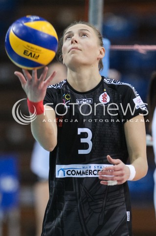  03.12.2017 RZESZOW <br />SIATKOWKA LIGA SIATKOWKI KOBIET LSK 2017/2018 WOMEN VOLLEYBALL POLAND POLISH LEAGUE <br />MECZ DEVELOPRES SKYRES RZESZOW - LKS COMMERCECON LODZ <br />N/Z MALGORZATA SKORUPA SYLWETKA <br /> 