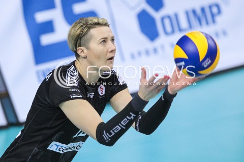  03.12.2017 RZESZOW <br />SIATKOWKA LIGA SIATKOWKI KOBIET LSK 2017/2018 WOMEN VOLLEYBALL POLAND POLISH LEAGUE <br />MECZ DEVELOPRES SKYRES RZESZOW - LKS COMMERCECON LODZ <br />N/Z IZABELA KOWALINSKA SYLWETKA <br /> 