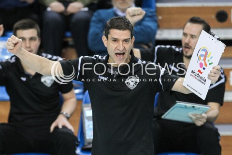  03.12.2017 RZESZOW <br />SIATKOWKA LIGA SIATKOWKI KOBIET LSK 2017/2018 WOMEN VOLLEYBALL POLAND POLISH LEAGUE <br />MECZ DEVELOPRES SKYRES RZESZOW - LKS COMMERCECON LODZ <br />N/Z LORENZO MICELLI - I TRENER ( HEAD COACH ) SYLWETKA RADOSC EMOCJE <br /> 
