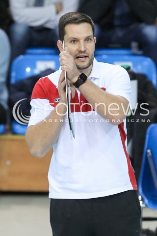  03.12.2017 RZESZOW <br />SIATKOWKA LIGA SIATKOWKI KOBIET LSK 2017/2018 WOMEN VOLLEYBALL POLAND POLISH LEAGUE <br />MECZ DEVELOPRES SKYRES RZESZOW - LKS COMMERCECON LODZ <br />N/Z MICHAL MASEK - I TRENER ( HEAD COACH ) SYLWETKA <br /> 