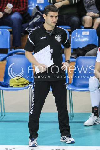  03.12.2017 RZESZOW <br />SIATKOWKA LIGA SIATKOWKI KOBIET LSK 2017/2018 WOMEN VOLLEYBALL POLAND POLISH LEAGUE <br />MECZ DEVELOPRES SKYRES RZESZOW - LKS COMMERCECON LODZ <br />N/Z LORENZO MICELLI - I TRENER ( HEAD COACH ) SYLWETKA <br /> 