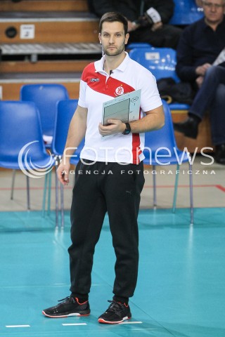 03.12.2017 RZESZOW <br />SIATKOWKA LIGA SIATKOWKI KOBIET LSK 2017/2018 WOMEN VOLLEYBALL POLAND POLISH LEAGUE <br />MECZ DEVELOPRES SKYRES RZESZOW - LKS COMMERCECON LODZ <br />N/Z MICHAL MASEK - I TRENER ( HEAD COACH ) SYLWETKA <br /> 