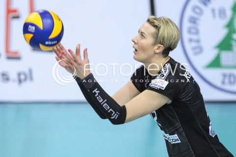  03.12.2017 RZESZOW <br />SIATKOWKA LIGA SIATKOWKI KOBIET LSK 2017/2018 WOMEN VOLLEYBALL POLAND POLISH LEAGUE <br />MECZ DEVELOPRES SKYRES RZESZOW - LKS COMMERCECON LODZ <br />N/Z IZABELA KOWALINSKA SYLWETKA <br /> 