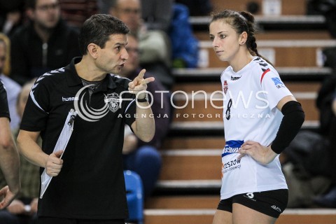  03.12.2017 RZESZOW <br />SIATKOWKA LIGA SIATKOWKI KOBIET LSK 2017/2018 WOMEN VOLLEYBALL POLAND POLISH LEAGUE <br />MECZ DEVELOPRES SKYRES RZESZOW - LKS COMMERCECON LODZ <br />N/Z LORENZO MICELLI - I TRENER ( HEAD COACH ) ANNA KACZMAR <br /> 