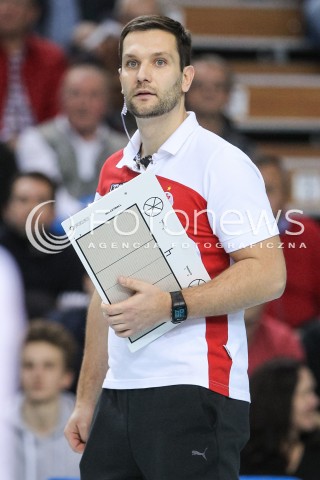  03.12.2017 RZESZOW <br />SIATKOWKA LIGA SIATKOWKI KOBIET LSK 2017/2018 WOMEN VOLLEYBALL POLAND POLISH LEAGUE <br />MECZ DEVELOPRES SKYRES RZESZOW - LKS COMMERCECON LODZ <br />N/Z MICHAL MASEK - I TRENER ( HEAD COACH ) SYLWETKA <br /> 