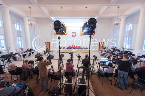  04.12.2017 WARSZAWA<br />ROZPRAWA KOMISJI REPRYWATYZACYJNEJ DS NOAKOWSKIEGO 16<br />N/Z KOMISJA REPRYWATYZACYJNA DZIENNIKARZE KAMERY SALA MEDIA TELEWIZJE<br /> 