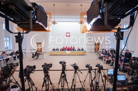  04.12.2017 WARSZAWA<br />ROZPRAWA KOMISJI REPRYWATYZACYJNEJ DS NOAKOWSKIEGO 16<br />N/Z KOMISJA REPRYWATYZACYJNA DZIENNIKARZE KAMERY SALA MEDIA TELEWIZJE<br /> 