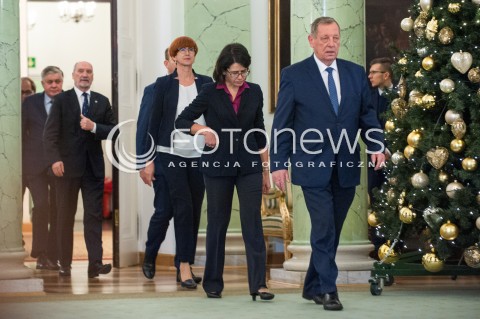  08.12.2017 WARSZAWA<br />UROCZYSTOSC PRZYJECIA DYMISJI RADY MINISTROW I NOMINACJI NA STANOWSKO PREZESA RADY MINISTROW<br />N/Z JAN SZYSZKO ANNA STREZYNSKA ELZBIETA RAFALSKA ANTONI MACIEREWICZ<br /> 
