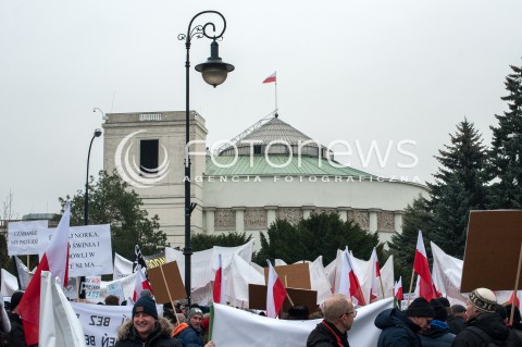 Protest producentów zwierząt futerkowych w Warszawie