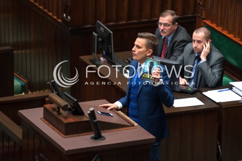  08.12.2017 WARSZAWA SEJM<br />POSIEDZENIE SEJMU<br />N/Z ARKADIUSZ MYRCHA KSIAZKA EKSPERYMENT BLACK BOX MARIO GIORDANO<br /> 
