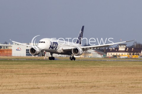  01.04.2017 LOTNISKO RZESZOW JASIONKA<br />OD KWIETNIA 2018 ROKU POLSKIE LINIE LOTNICZE PLL LOT ROZPOCZNA LOTY Z RZESZOWA DO USA NA LOTNISKO NEWARK - NOWY JORK<br />N/Z SAMOLOT BOEING 787 DREAMLINER REJESTRACJA SP-LRC<br /> 