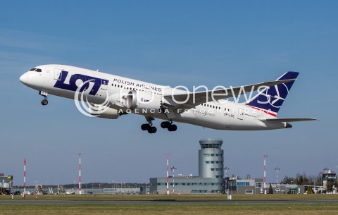  01.04.2017 LOTNISKO RZESZOW JASIONKA<br />OD KWIETNIA 2018 ROKU POLSKIE LINIE LOTNICZE PLL LOT ROZPOCZNA LOTY Z RZESZOWA DO USA NA LOTNISKO NEWARK - NOWY JORK<br />N/Z SAMOLOT BOEING 787 DREAMLINER REJESTRACJA SP-LRC<br /> 