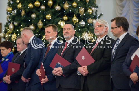  11.12.2017 WARSZAWA<br />POWOLANIE RZADU MATEUSZA MORAWIECKIEGO<br />N/Z MATEUSZ MORAWIECKI BEATA SZYDLO ANTONI MACIEREWICZ ZBIGNIEW ZIOBRO WITOLD WASZCZYKOWSKI MARIUSZ BLASZCZAK BEATA SZYDLO PIOTR GLINSKI JAROSLAW GOWIN<br /> 