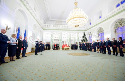  11.12.2017 WARSZAWA<br />POWOLANIE RZADU MATEUSZA MORAWIECKIEGO<br />N/Z JOACHIM BRUDZINSKI MAREK KUCHCINSKI STANISLAW KARCZEWSKI ANDRZEJ DUDA MINISTROWIE RZADU MATEUSZ MORAWIECKI BEATA SZYDLO ANTONI MACIEREWICZ WITOLD WASZCZYKOWSKI MARIUSZ BLASZCZAK PIOTR GLINSKI JAROSLAW GOWIN<br /> 
