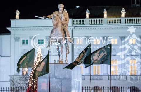  11.12.2017 WARSZAWA<br />POWOLANIE RZADU MATEUSZA MORAWIECKIEGO<br />N/Z FLAGI ONR OBOZU NARODOWO RADYKALNEGO NA TLE PALACU PREZYDENCKIEGO PALACU NAMIESTNIKOWSKIEGO<br /> 